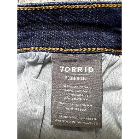 Torrid Jeans Womens 20W Short Luxe Slim Baby Boot Mid-Rise Bootcut 20WS 20WP - Picture 12 of 12